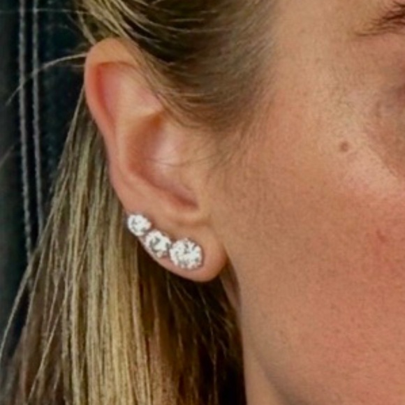 4.00 Carat Round Brilliant IGI Certified Lab Grown Diamond Stud Earrings - Picture 4 of 4